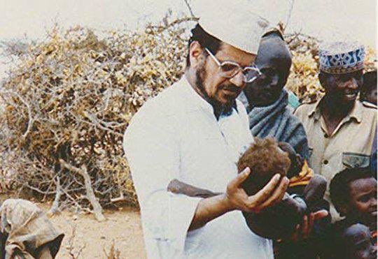 tv_wesaal's tweet image. رحم الله أسطورة العمل الإغاثي الشيخ د.عبدالرحمن السميط .. ولن يضر سيرته العطره نباح الحاقدين