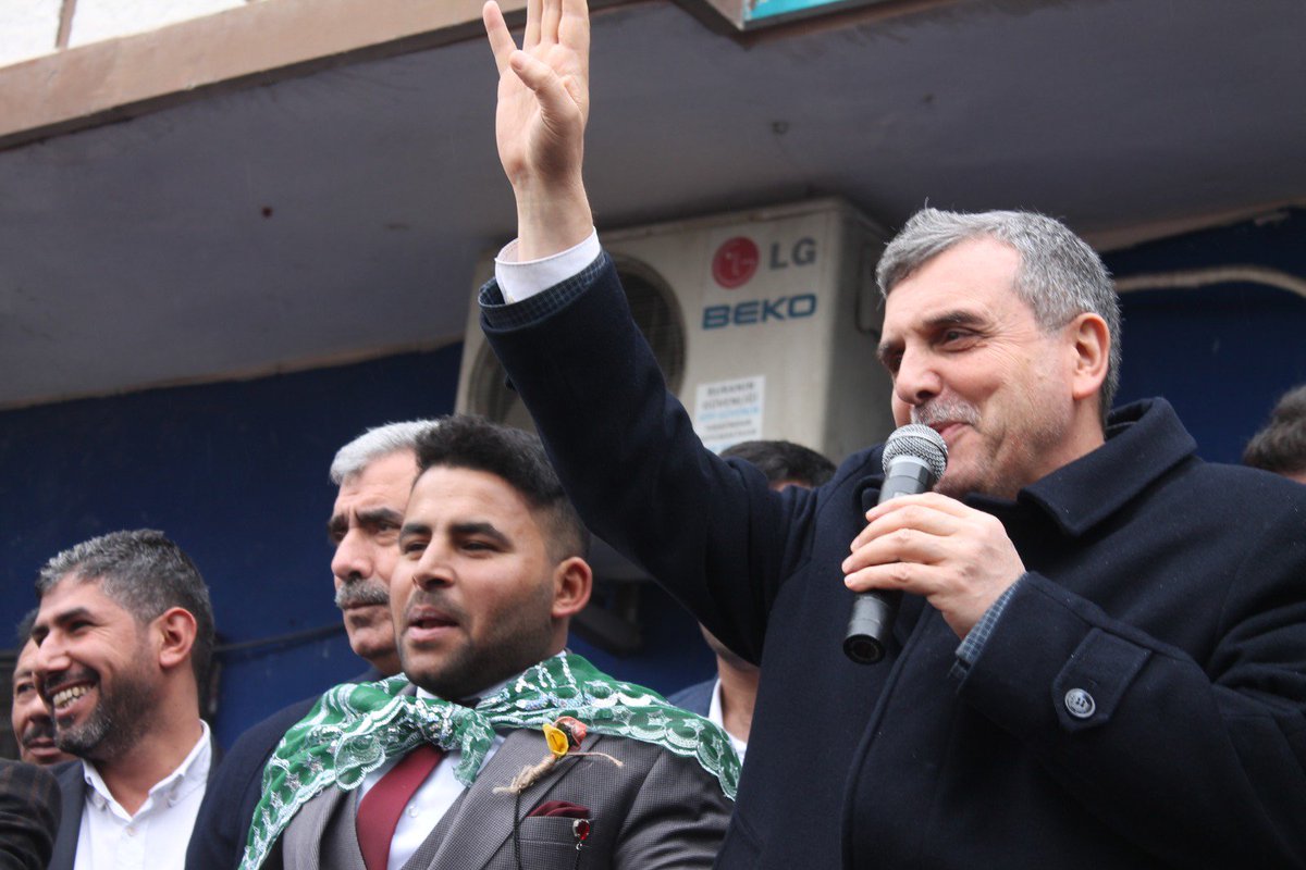 zabeyazgul's tweet photo. Osmanlı mahallesinde Mehmet Karademir kardeşimin düzenlemiş olduğu mahalle mitinginde hemşehrilerimizle buluştuk. Göstermiş olduğunuz bu büyük coşku ve ilgi için teşekkür ediyorum. Daha iyi yarınlar için çalışıyoruz, çabalıyoruz. https://t.co/mUhKuY4map