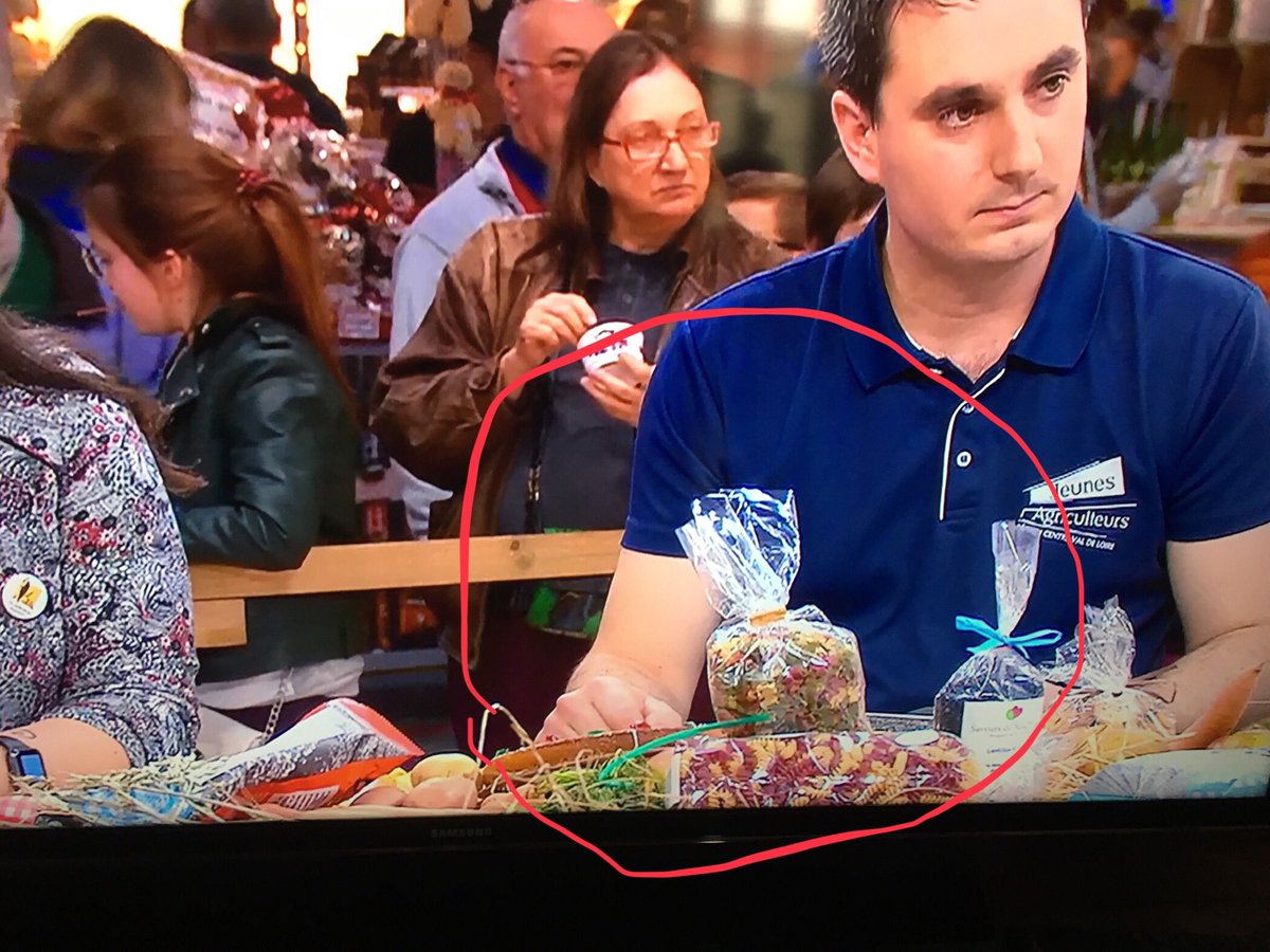 fermedecuillon's tweet photo. #france3 les pâtes 🍝 artisanales de @fermedecuillon en vedettes sur le plateau de @DimPolitique @FNSEA @fdsea28 @EricTHIROUIN @AGPB_Cerealiers @JeunesAgri https://t.co/0l0PlR7qHW