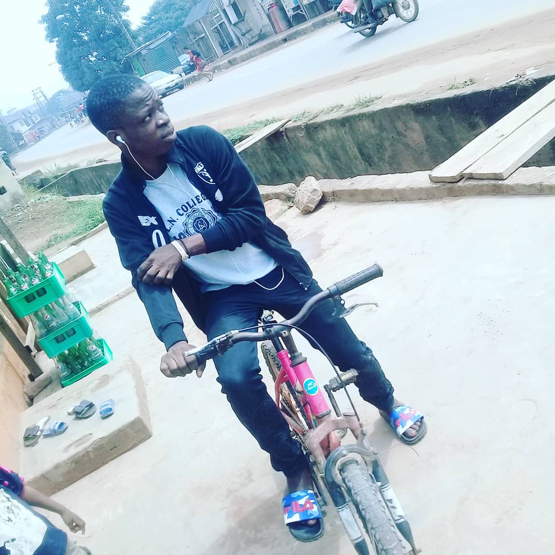 AkoladeMj's tweet image. Best revenge? Smile, be happy and never let them know it hurts. Be happy and #StandoutAlways with #akolademj