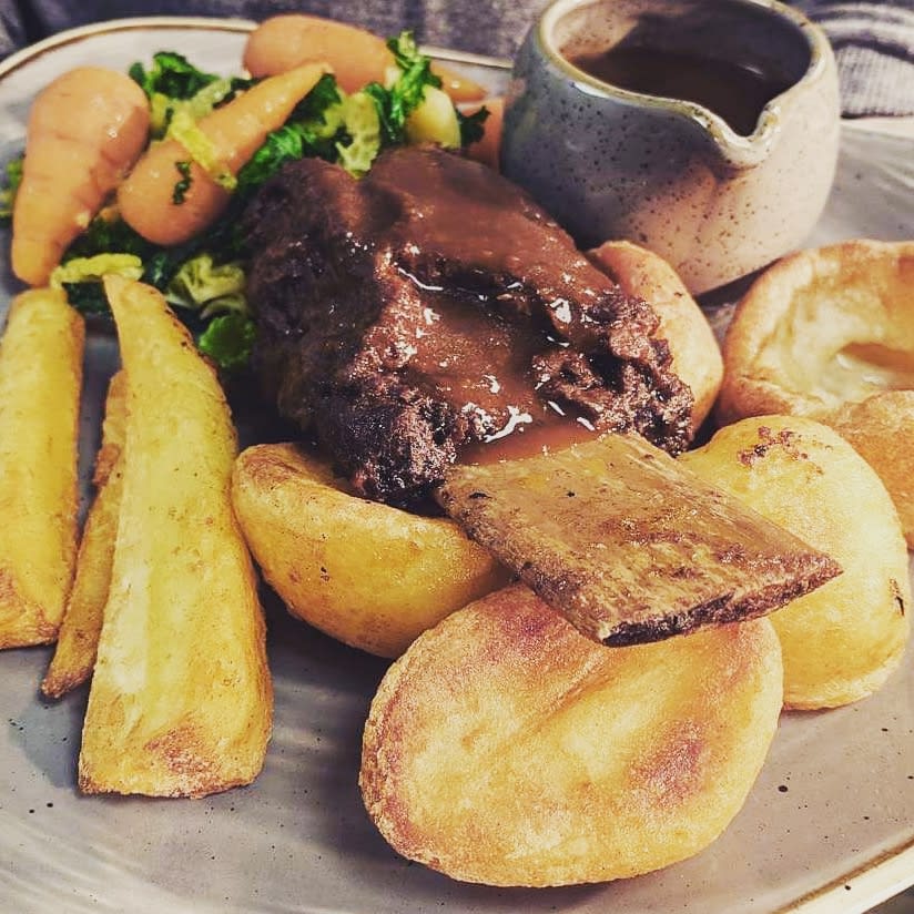EagleOxford's tweet photo. Mines a roast!
Sunday's are the best 
Join us for a traditional Sunday dinner.
#beefrib #sundayroast #nicholsons #oxfordroast #oxfordfood #goodfood #loveroasts https://t.co/SeHLWNMUGL