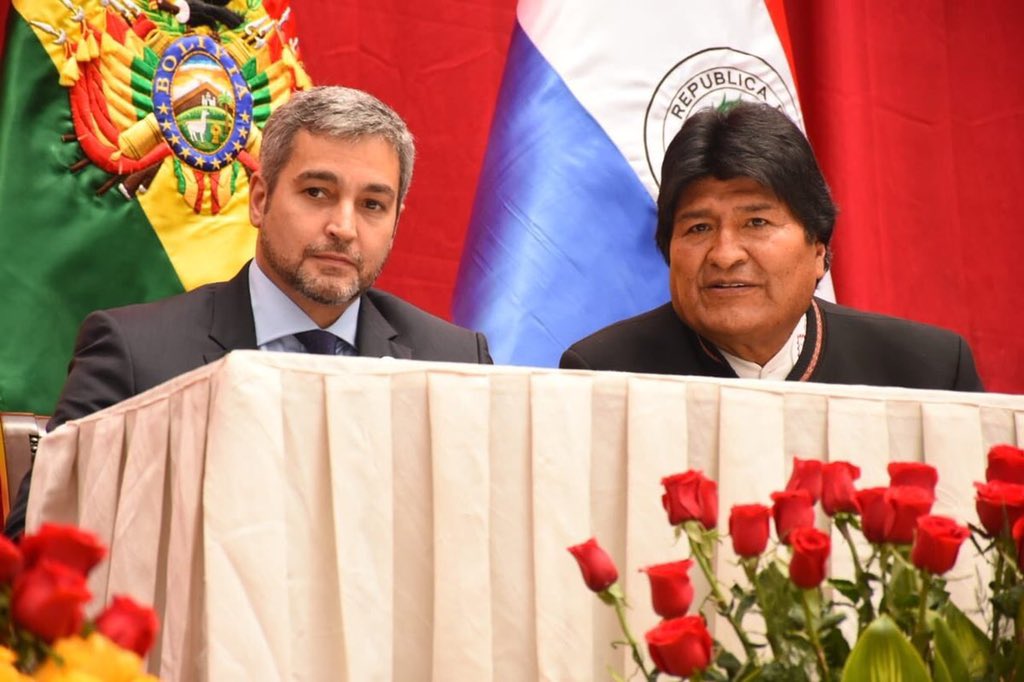evoespueblo's tweet image. Con la histórica visita del hermano presidente @MaritoAbdo al Carnaval de Oruro, Paraguay y Bolivia fortalecieron lazos de hermandad con nuevos mercados y acuerdos de integración energética, caminera y fluvial. Volveremos a reunirnos en gabinete biministerial en junio en La Paz.