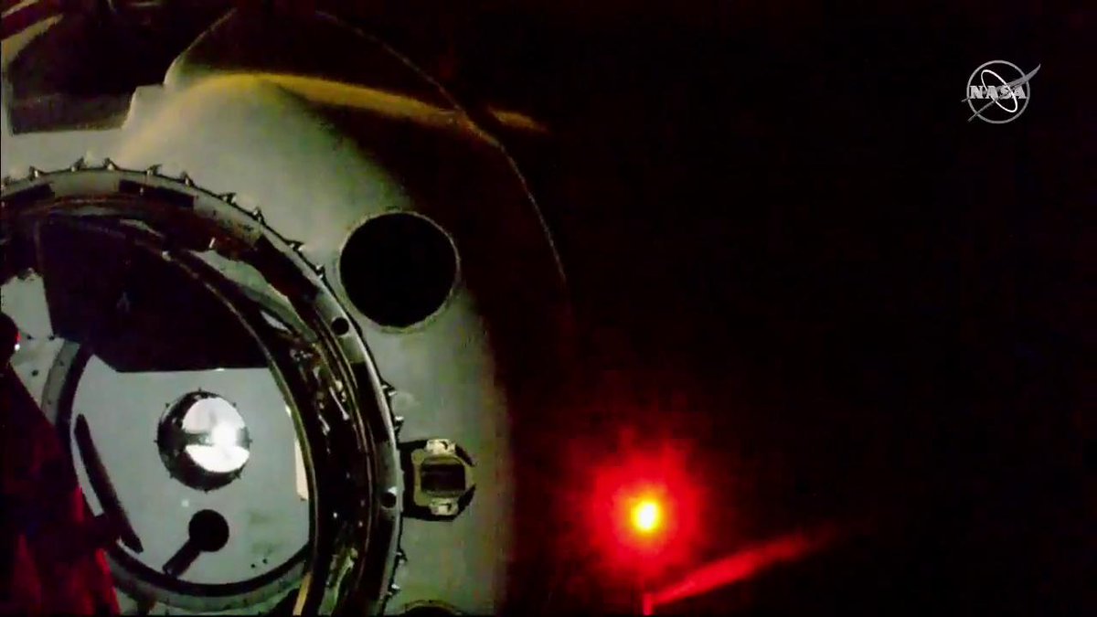 Космический корабль Crew Dragon успешно пристыковался к МКС в автоматическом режиме
