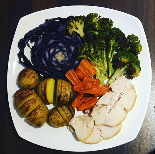 SlimmingWorld's tweet photo. #SlimmingWorld members have been enjoying Free Food galore over February as part of our #FreeFoodFeb celebration! We love this classic #SundayRoast rustled up by Sam (sam_slimmingworld_meal_ideas on Instagram) π² https://t.co/rZPY1UzJv0