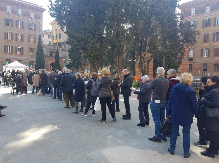 Anche a #Roma lunghe code ai seggi #votoZingaretti