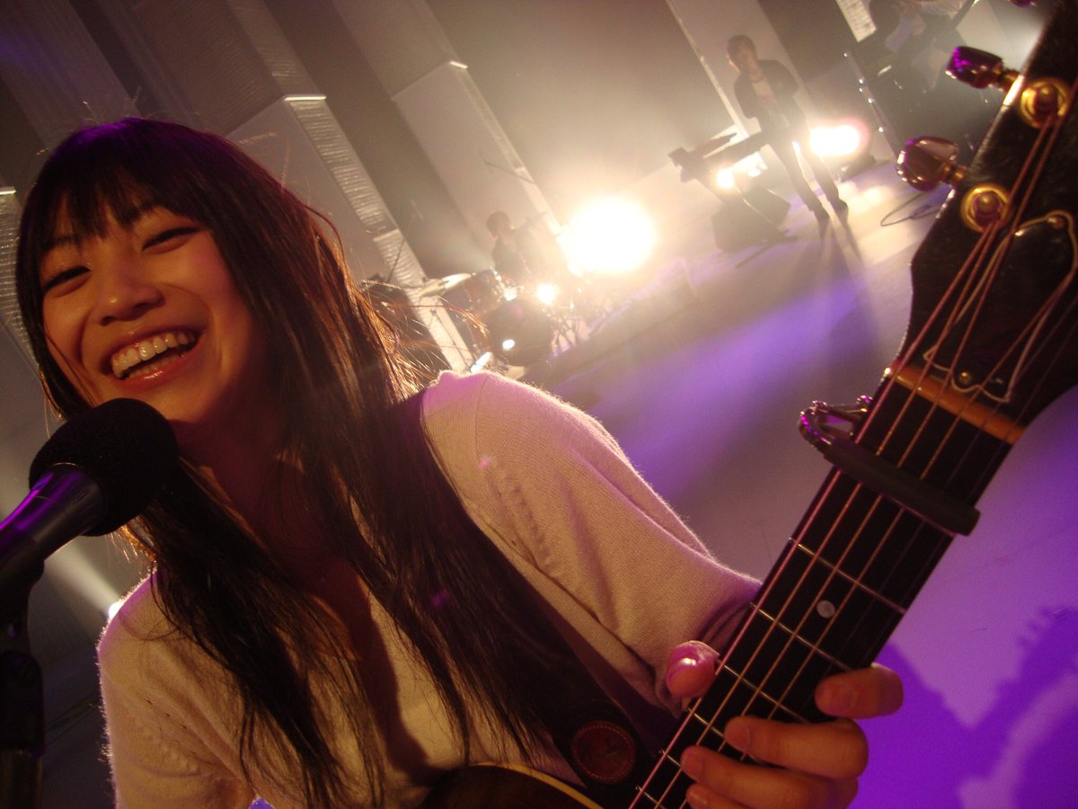 きくちｐ アメフラっシ差し入れて Miwa デビュー９周年おめでとう ９年前と同じ Eggmanの 同じバーカウンター 前で観る デビュー29日前の 10年２月２日収録 Music Fair Miwa 初めてのテレビ出演 レオナルイス 西野カナ Alanと True Colors