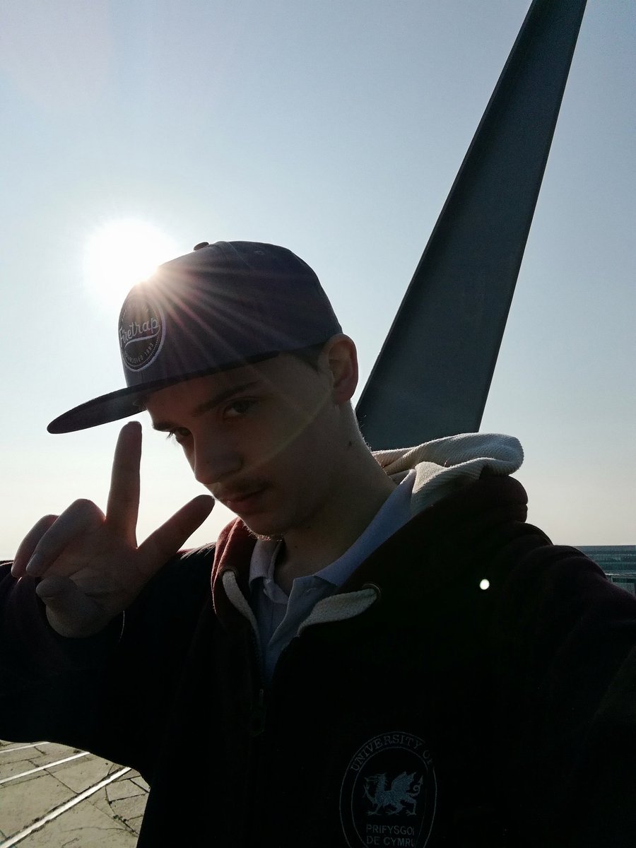 AdamDoesNotReal tweet picture