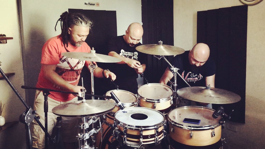chejoenriquezgt's tweet photo. Now... SOMETHING’s going on here... 🥁🎶👌 #ChejoEnríquez #UnDíaCualquiera #JJSound #BladiGaitán @artepositivo #ArtePositivoMúsica #ArtePositivoEstudio #MusicProGuatemala #DixonDrumsArtisan https://t.co/yrkOtUPdnG