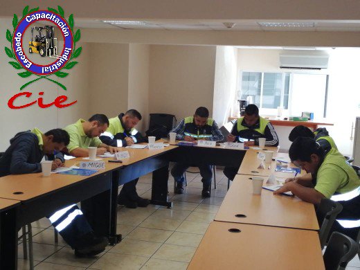 CIECapacitacion's tweet photo. 01/marzo/19 #Curso de #capacitación: Operación segura de Montacargas doble pallet. 
Empresa #Essity planta #Uruapan #Michoacán
#CapacitaciónCIE #STPS https://t.co/UzfDVsSFHS