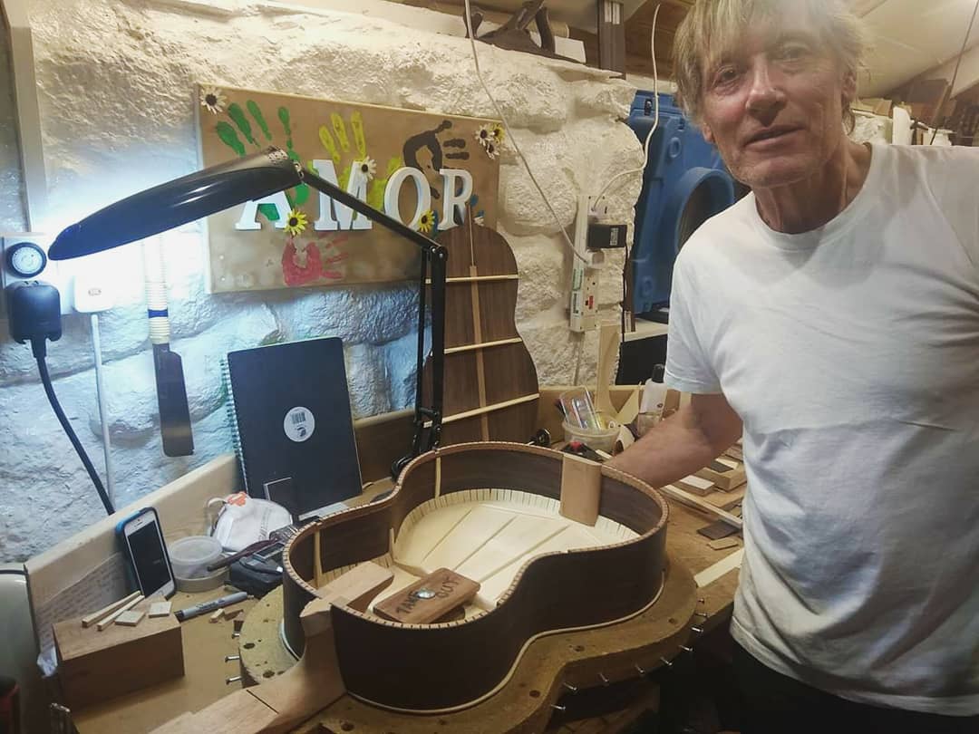 EmesGuitars's tweet photo. Mike is making good progress, putting his back on... #onetoonetuition #guitarmaking #emesguitarsworkshop https://t.co/6ueUoWUMSP