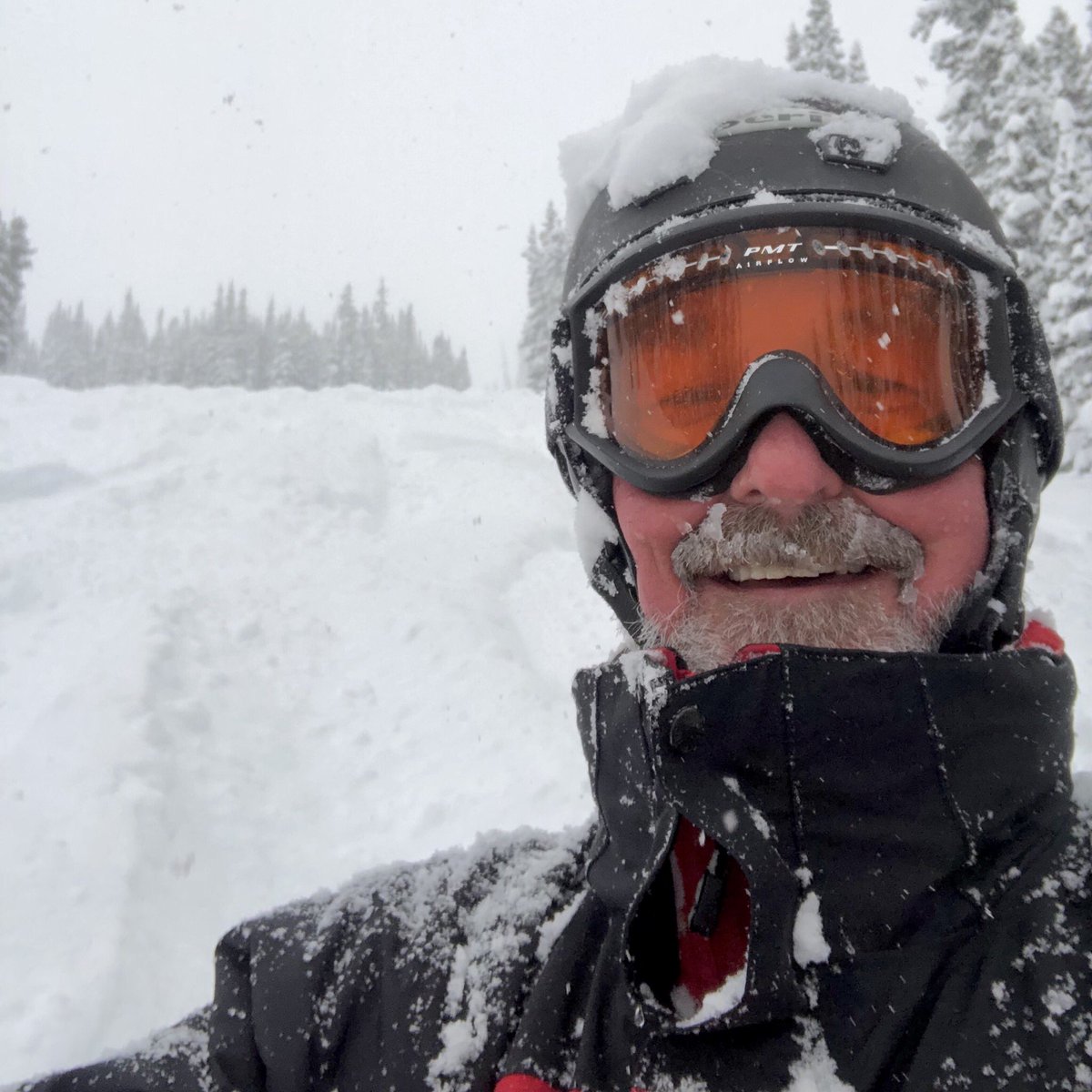 CMoneyKS's tweet image. Just took the 2 most epic powder runs and the most epic powder cartwheeling crash of my life AND IT WAS AWESOME. Knee- to waist-deep and it’s still falling. #Corsair #MostDifficult #BlackDiamond #PowderDay #PowPowDay #Crash #Moguls #SteepAndSoft #Skiing