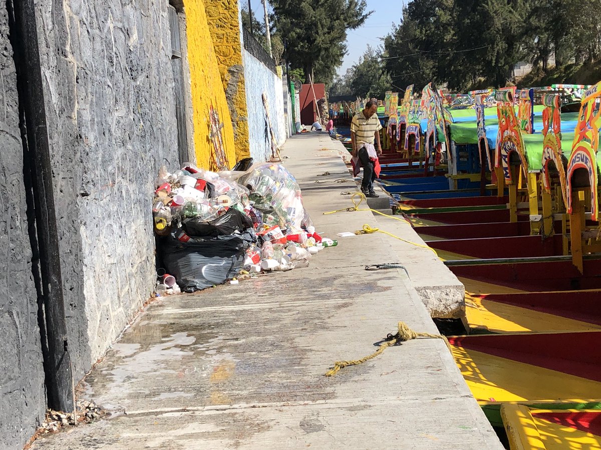 clarkbrostone's tweet photo. @Claudiashein Hola buen día le comento que en el embarcadero Zacapa nativitas hay un cerro de basura lo cual ha provocado la peste moscas y demás pido su atención https://t.co/13K1Ey3xXJ
