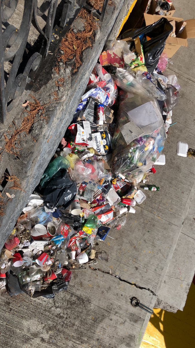 clarkbrostone's tweet photo. @JoseCarlosXoch Señor Alcalde le pido de la manera más atenta tome cartas en el asunto para el problema que tenemos en el embarcadero Zacapa nativitas ya que no ha vendido el servicio de recolección de basura envío fotos https://t.co/qUe5YExFKD