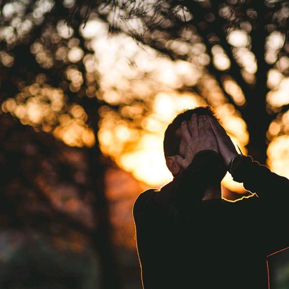 دوای تەنگانە،خوا خۆشی ئەنێرێ..
ھەندێ جاریش،مەڕ بە گورگ ئەسپیرێ..
خوا، ھیچ کارێکی بێ حیکمەت نیە،
کەم کەس ئەزانێ مەبەستی چیە.!
"پیرەمێرد"