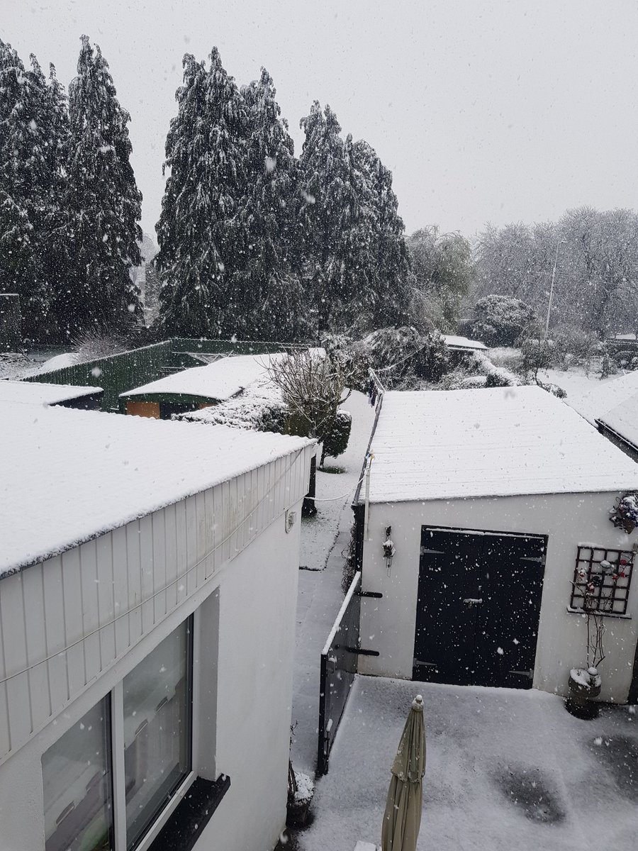 birrlad's tweet photo. Beast from the East but in the Midlands!!! #snow #birr #offaly #ireland #GlobalWarming #midlands #irishweather #TV3weather #weatherRTE https://t.co/OiFOeEI4uv