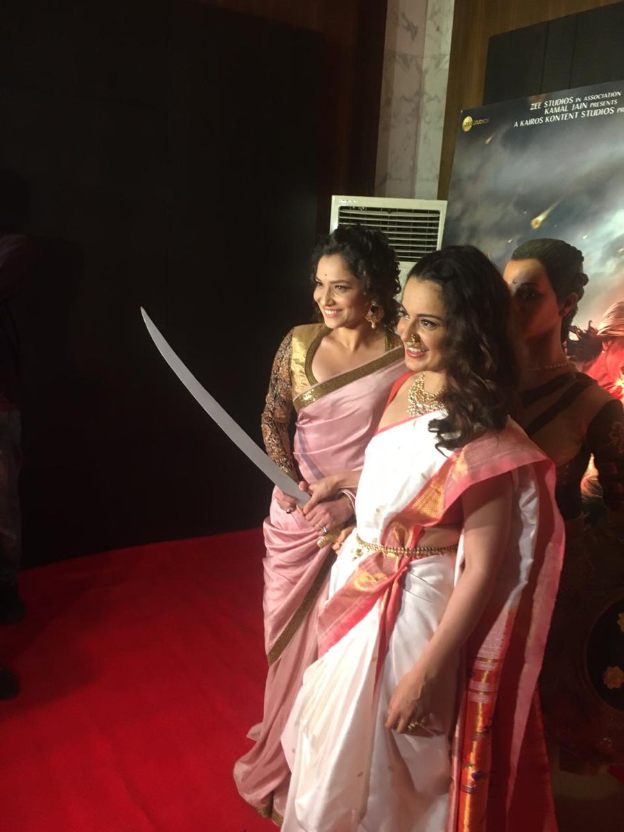 #KanganaRanaut and @anky1912 pose for the shutterbugs at the #ManikarnikaSuccessParty. 

<a href="/ManikarnikaFilm/">Manikarnika: The Queen of Jhansi</a> #AnkitaLokhande #ManikarnikaSuccessBash #BollywoodCelebs #Koimoi