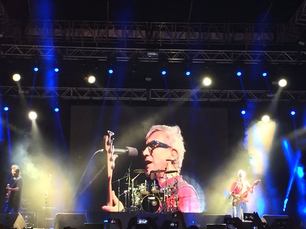 IsabelCuellarB_'s tweet photo. Noche mágica con @EnanitosVerdes1 @MarcianoCantero @felipestaiti https://t.co/EGJFBilOFq