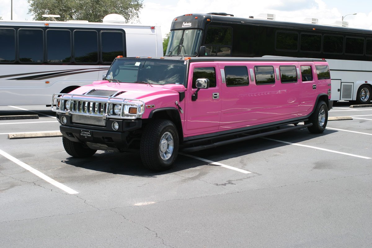 limos_toronto's tweet photo. Enjoy your ride in best #ACelebrityLimousine #TorontoLimos #Limo #PartyBuses #Weddings #TorontoWeddings #Toronto #SUVLimos #BacheloretteParty #Canada #PartyTime #CanadasBridalEvents #TorontoWedding #Wedding #ABLimo #LimoService #Limousine #PinkLimos https://t.co/TzFup9F3hO https://t.co/iE75wARewY