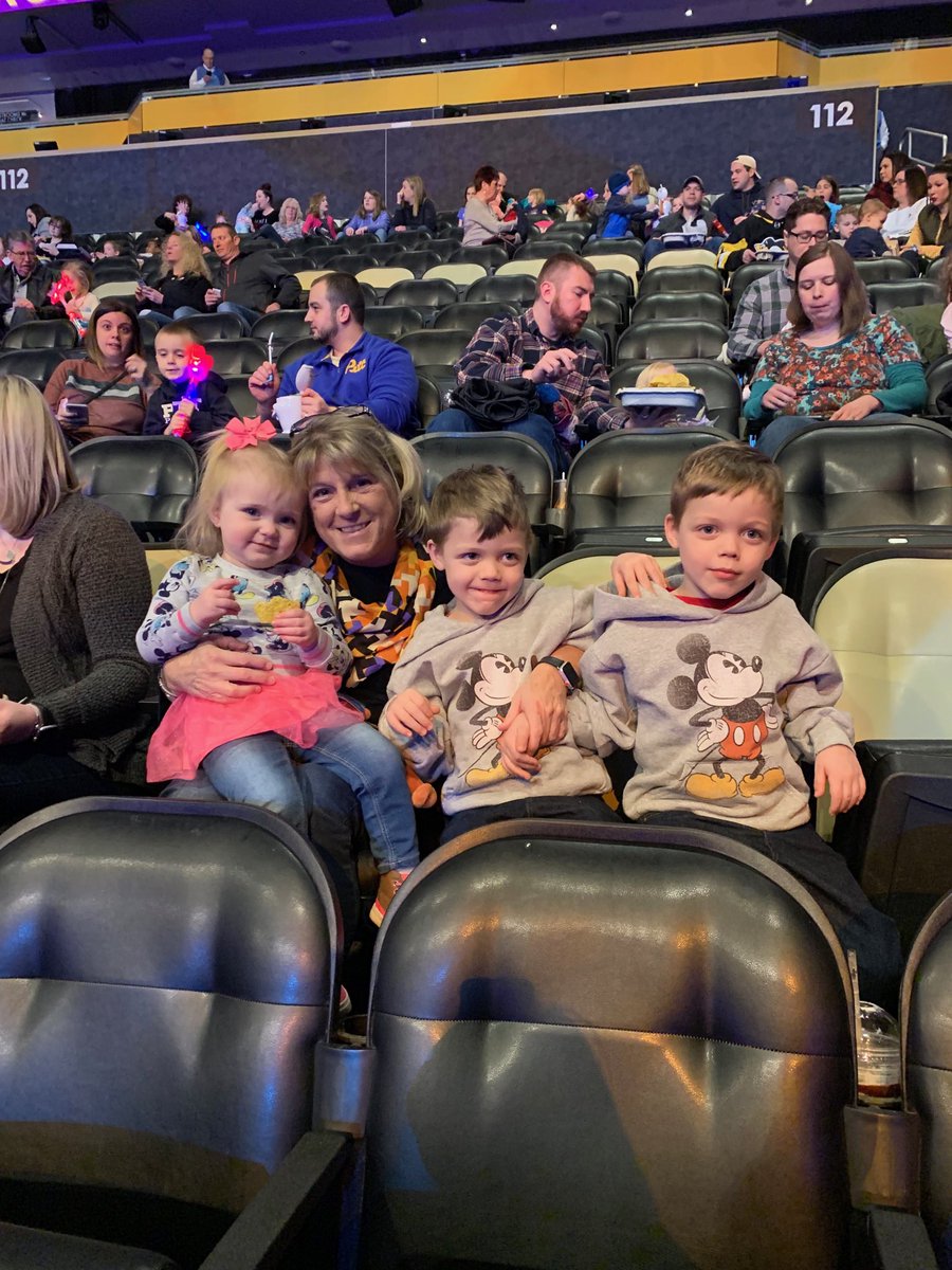 ConnieShive's tweet photo. Disney on Ice #DISNEYONICE https://t.co/FSYrPYCd8s
