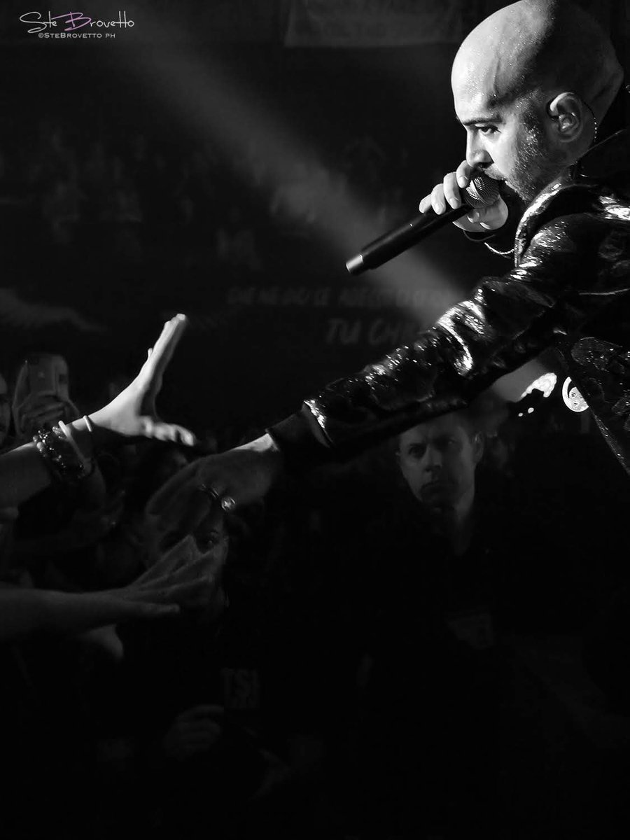 SteBrovettoPh's tweet photo. Toccami le mani
Toccami le mani
Toccami le mani e vai via...
#Firenze #vialemanidagliocchi: è giunta l’ora della tua #secondaluna @Negramaro
#AmoreCheTorni #NegramaroIndoor2019
#soldout https://t.co/sfO44z24Sj