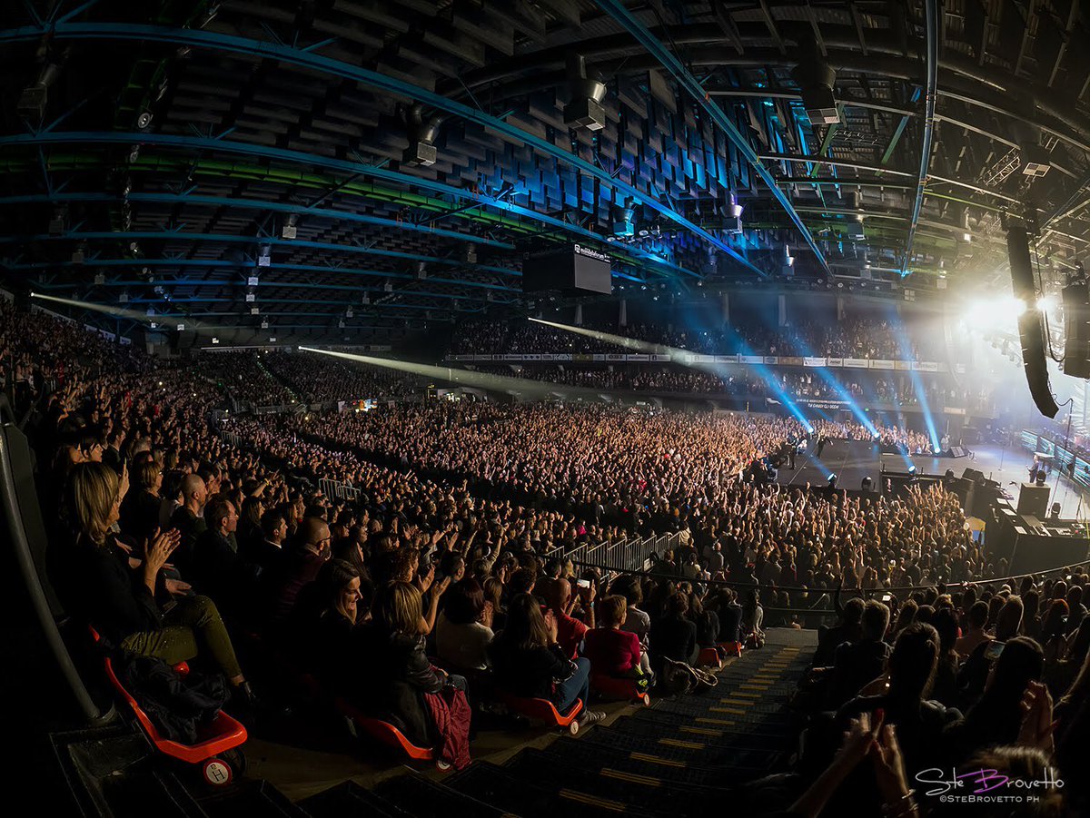 SteBrovettoPh's tweet photo. Toccami le mani
Toccami le mani
Toccami le mani e vai via...
#Firenze #vialemanidagliocchi: è giunta l’ora della tua #secondaluna @Negramaro
#AmoreCheTorni #NegramaroIndoor2019
#soldout https://t.co/sfO44z24Sj