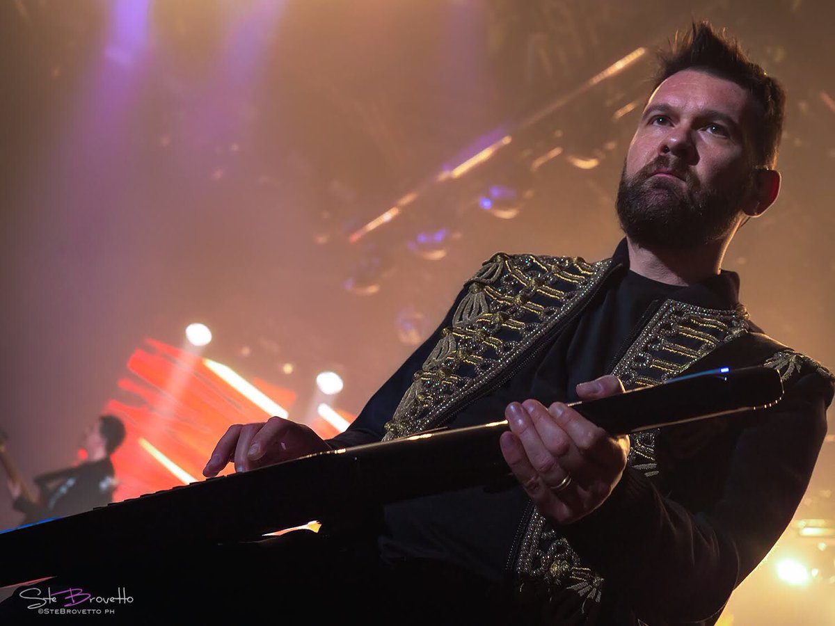 SteBrovettoPh's tweet photo. Toccami le mani
Toccami le mani
Toccami le mani e vai via...
#Firenze #vialemanidagliocchi: è giunta l’ora della tua #secondaluna @Negramaro
#AmoreCheTorni #NegramaroIndoor2019
#soldout https://t.co/sfO44z24Sj