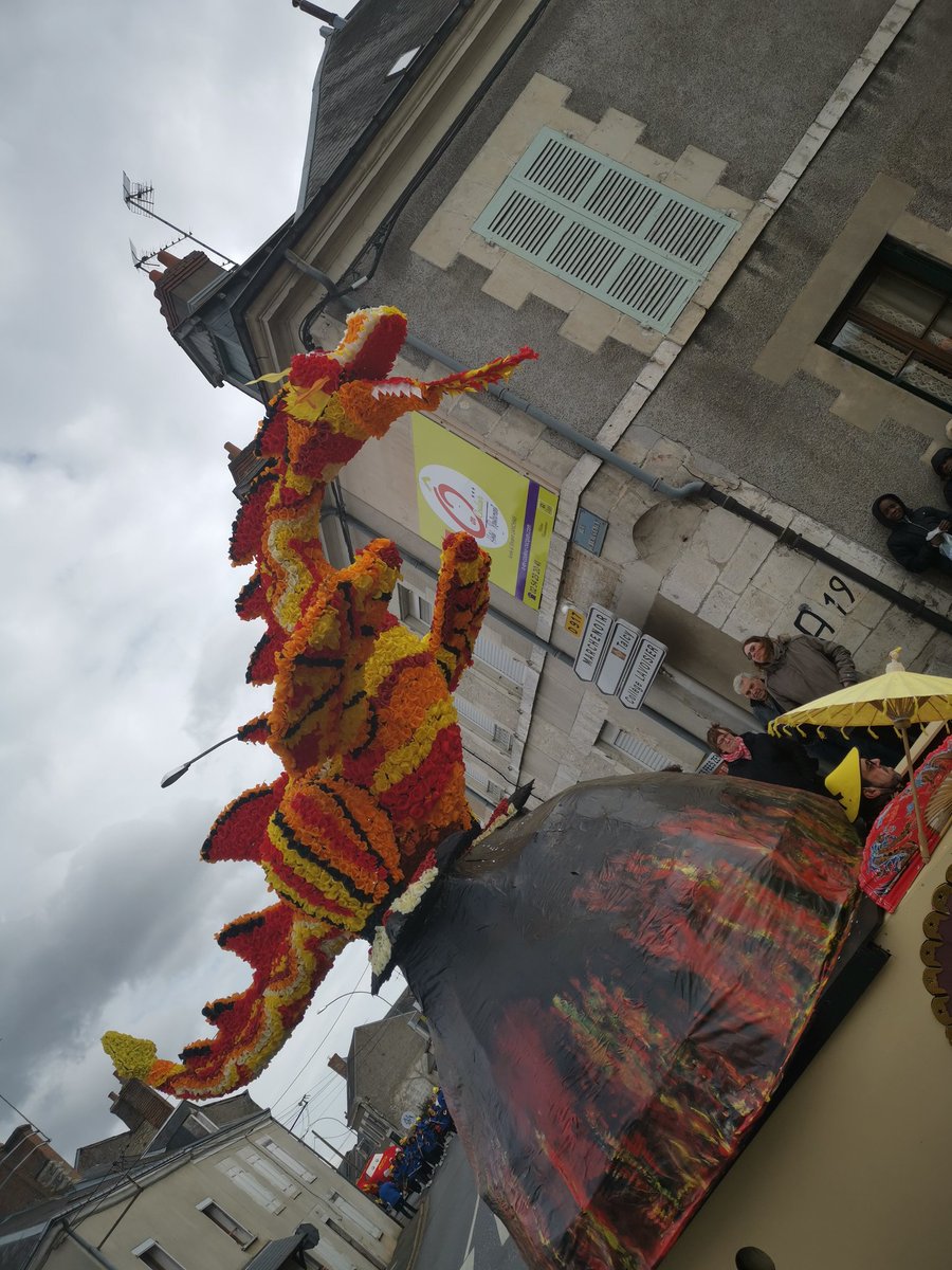 Richard_Pichet's tweet photo. #oucques et son traditionnel carnaval @Departement41 https://t.co/DKJMvy5Os8