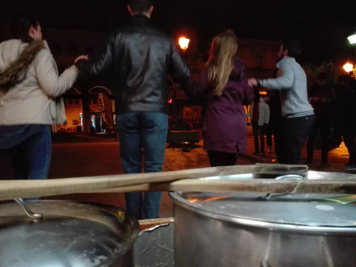 Στο special Οne Stop της προηγούμενης Κυριακής, ενώσαμε τα χέρια, πιαστήκαμε σε κύκλο και χορέψαμε παραδοσιακούς χορούς.
Υπάρχει καλύτερος τρόπος να γίνουμε μια παρέα και να διασκεδάσουμε με την ψυχή μας;
Μάλλον όχι!

#StepsGR #StandingforPeople #OneStopforAll