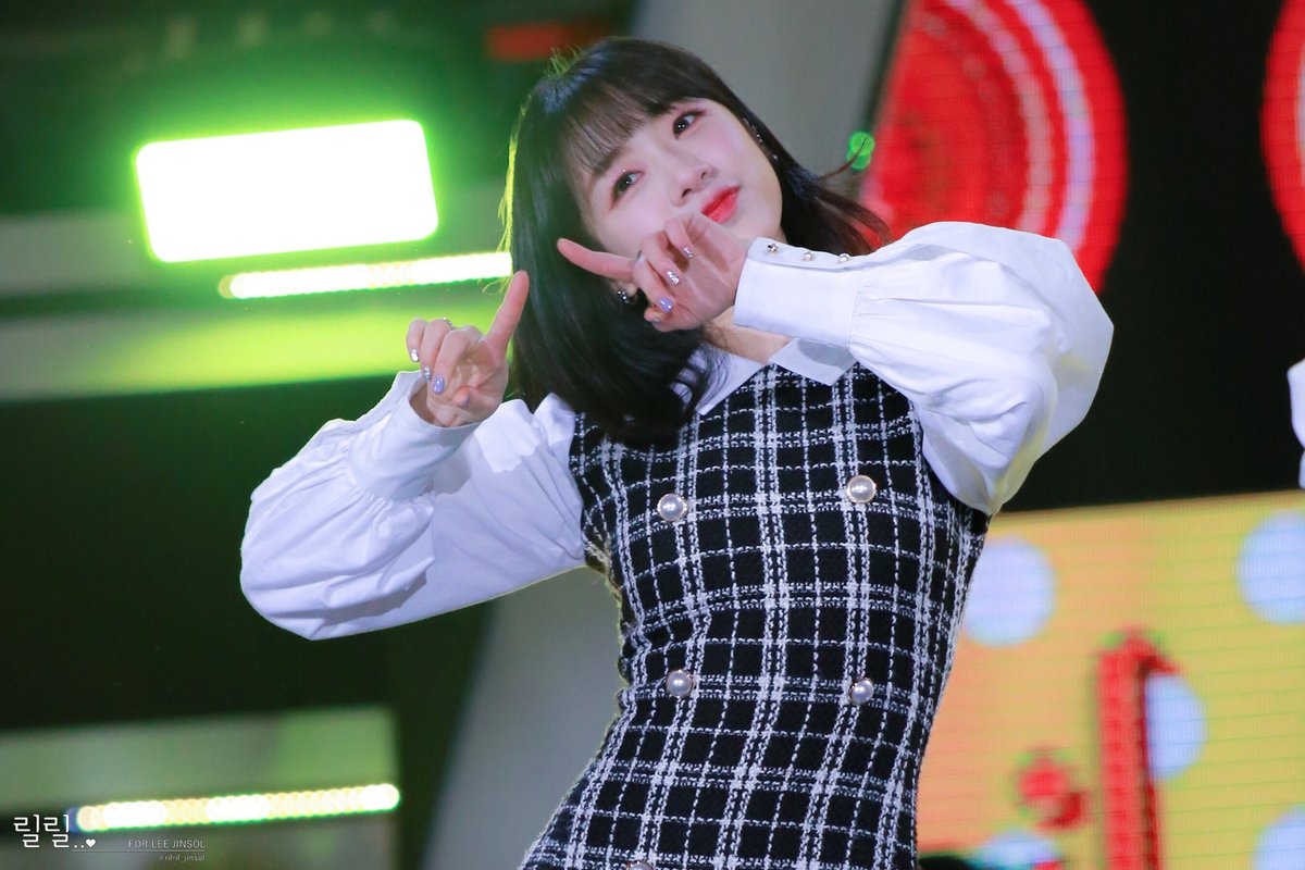 rilril_jinsol's tweet photo. 190301 원케이 콘서트 #진솔 #JINSOL
#에이프릴 #APRIL 
@APRIL_DSPmedia (1) https://t.co/Z6XU3lxegP