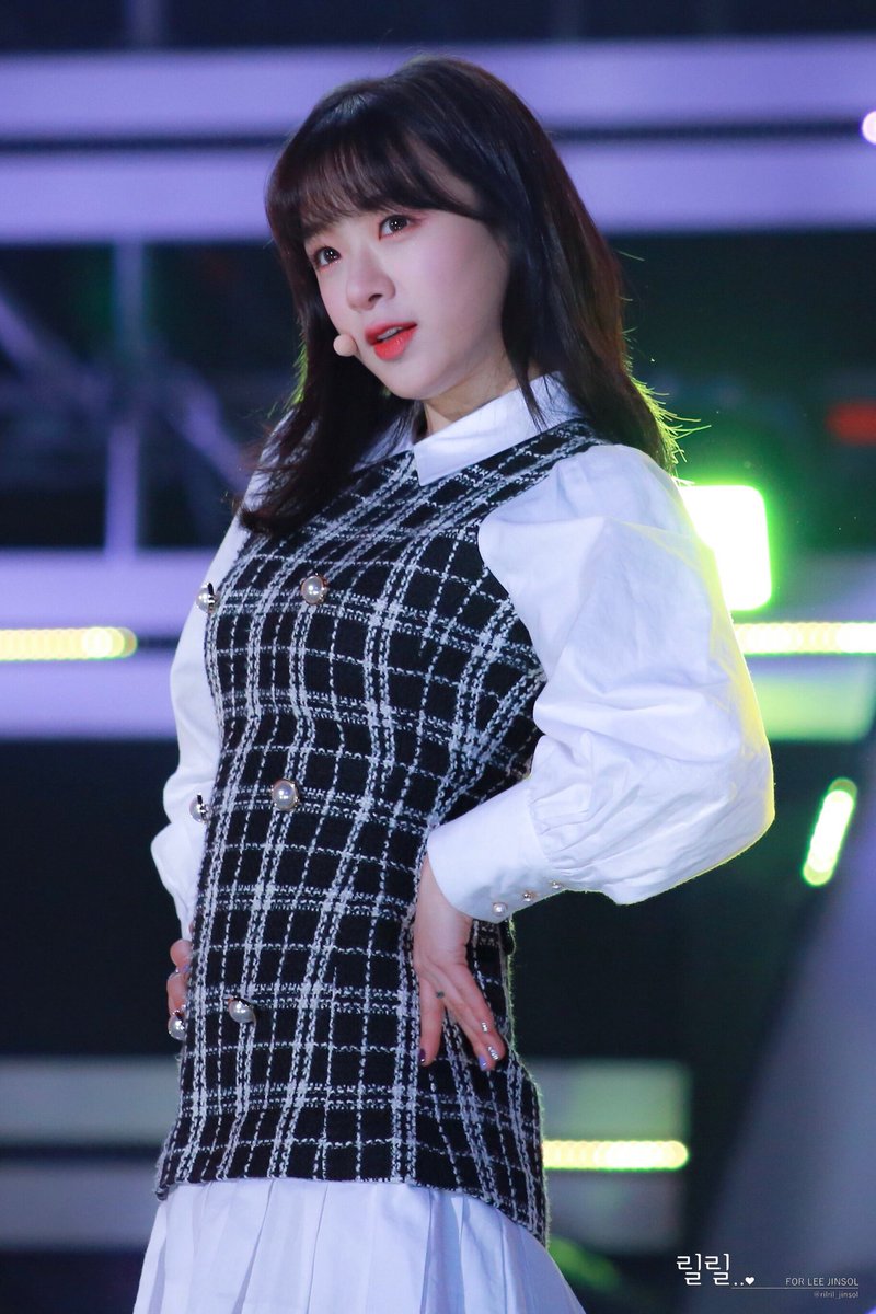 rilril_jinsol's tweet photo. 190301 원케이 콘서트 #진솔 #JINSOL
#에이프릴 #APRIL 
@APRIL_DSPmedia (2) https://t.co/GvEV65bykL