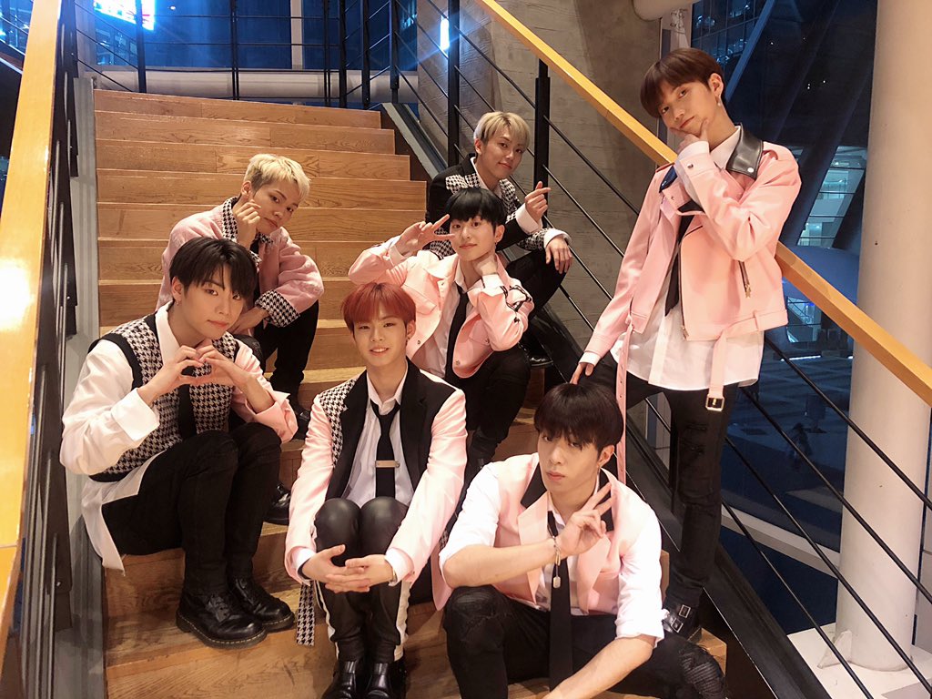 cliqueonf's tweet photo. @hanasran I'm Pau and my bias are ONF uwu

#SoompiAwards 
#TwitterBestFandom
#TeamONF https://t.co/VzuOWTQjP0
