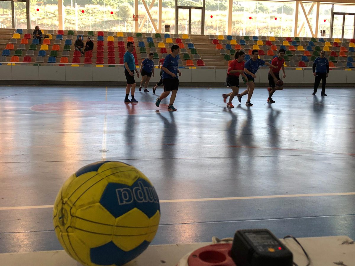 CHSantLlorenc's tweet photo. Lliga de @demanoenmanonet
7 Sant Llorenç Spècial
5 Catalonia A
Bon partit de l'Spècial. Una setmana més hem estat molt solidaris i tothom ha tingut molts minuts de joc. Avui la nostra golejadora ha estat la Laia, amb una gran actuació.
💪🔴⚫🔴⚫🔴 #SantFeliu #ligaDMEM https://t.co/54GBTUioF1