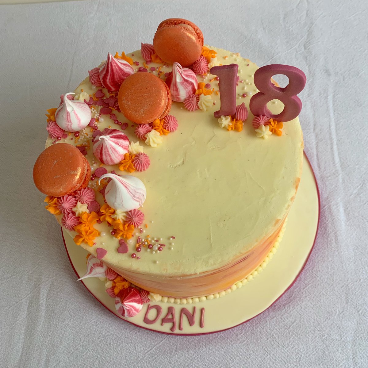 Last one for this weekend my really fave kind of cake - chocolate cake with white chocolate buttercream topped with meringue kisses and macarons