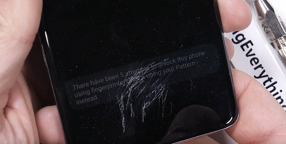 techninjaita's tweet photo. Il sensore di impronte digitali del Samsung Galaxy S10 può sopravvivere a molti graffi! - https://t.co/dVa1cNiC4G https://t.co/4ypBSuzM96
