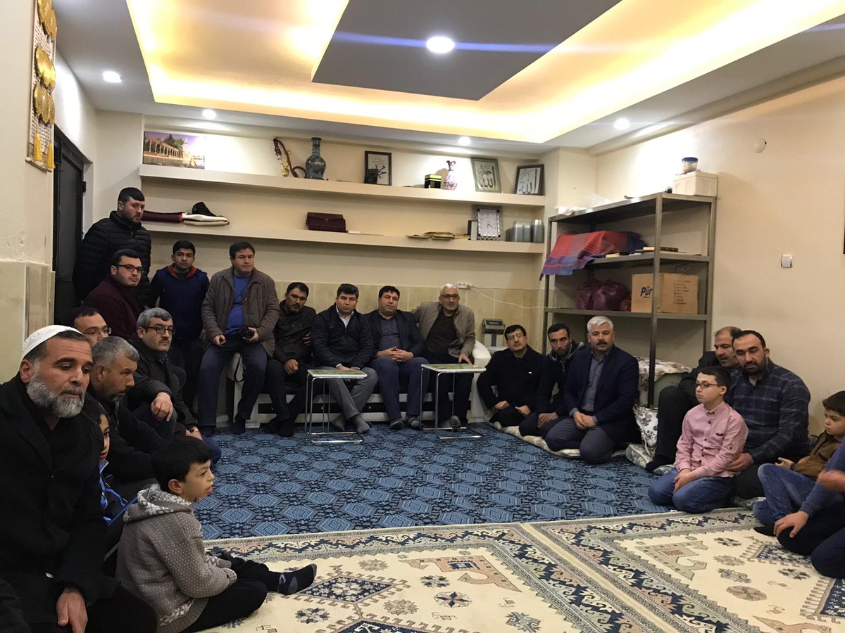 zabeyazgul's tweet photo. Hemşehrilerimizle bir araya gelmeye, gönülden gönüle köprüler kurmaya devam ediyoruz.

Mehmet Polat kardeşimizin ev sahipliğinde hemşehrilerimizle buluşarak yerel seçimler hakkında değerlendirmede bulunduk. https://t.co/Onmqiou7Yp