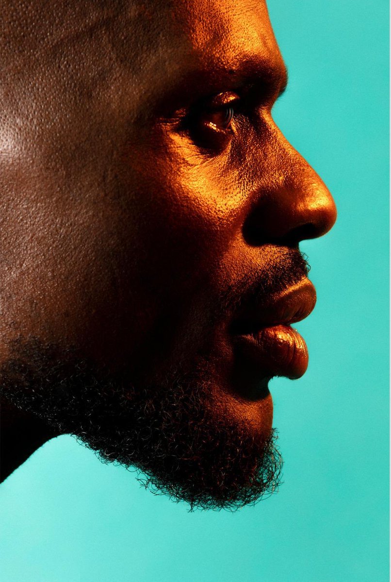 KeryJames's tweet photo. ✍🏿Y en aura toujours un plus fort,
Y en aura toujours un plus riche,
À quoi bon mener au score dans un jeu où tout le monde triche ? 🎶 #SansMoi

🎥 https://t.co/aOwVZxlaoU

#JRapEncore
#KeryJames 
#LeCombatContinue 

📷@Koria https://t.co/sx1ZgFOqCn