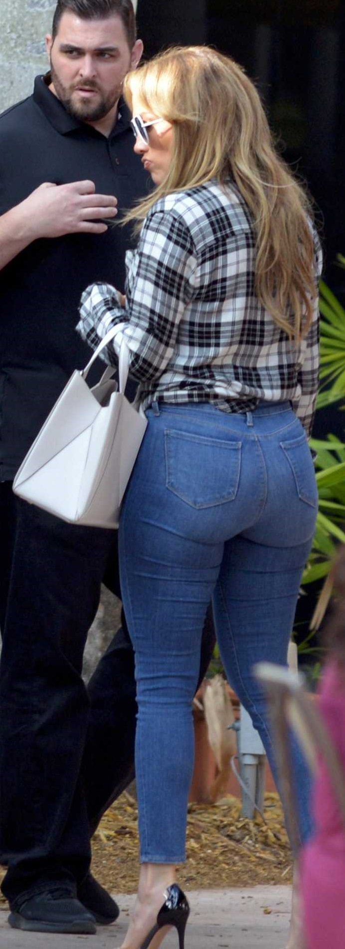 Celebrity Fan 🇫🇷 on X: "Jennifer Lopez in Jeans !😋😋😍 🍑🍑 #6 https://t.co/KcdLbR5VV9" / X