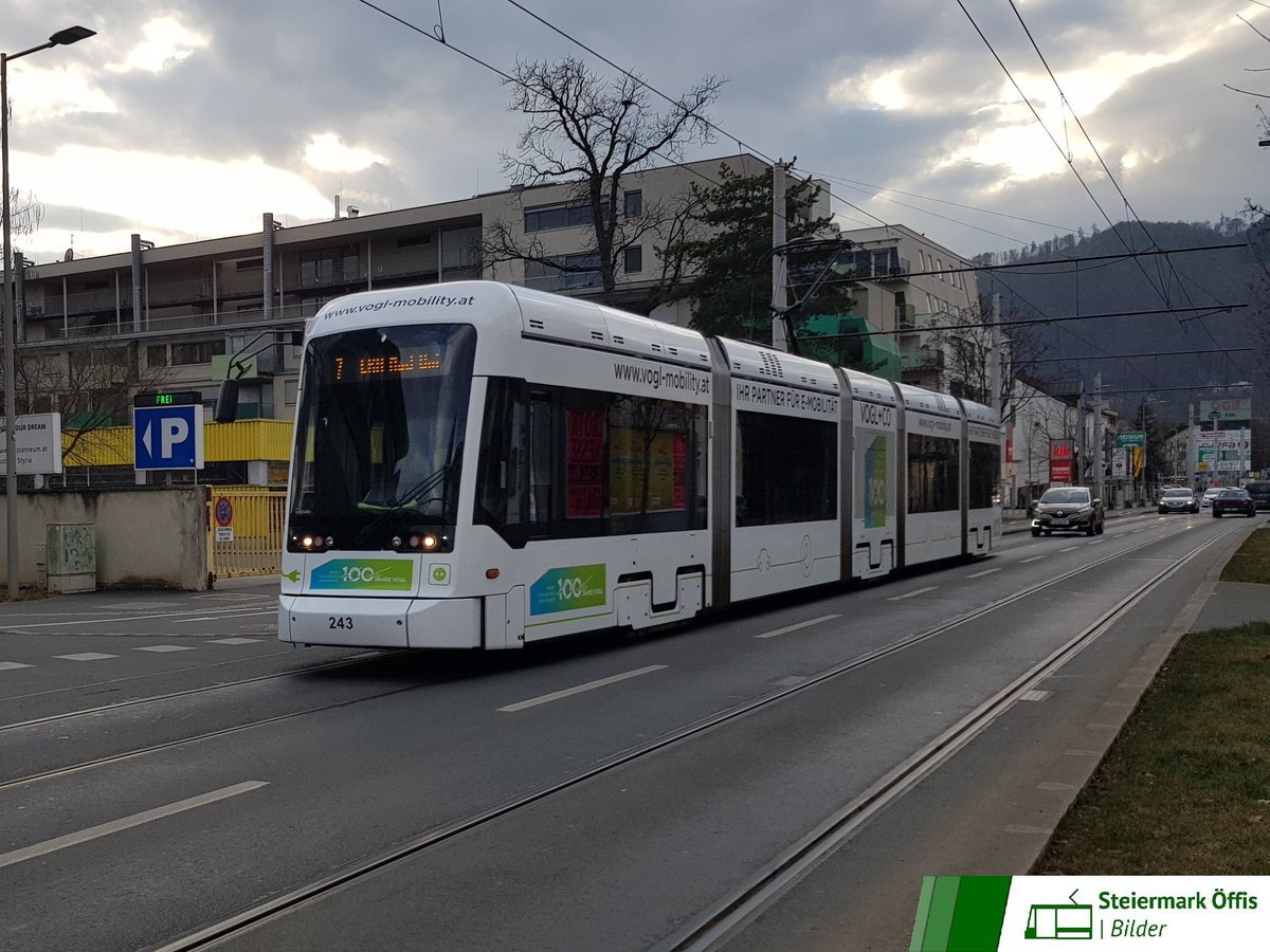 VORwaertsOeffis's tweet photo. Und schon wieder eine neue #Werbestraßenbahn bei den #GrazLinien: #Variobahn 243 wirbt in elegantem Weiß für Vogl + Co. Hier auf der Linie 7 Richtung LKH Med Uni/Klinikum Nord im Bereich FH Joanneum https://t.co/XR1zCseUB6