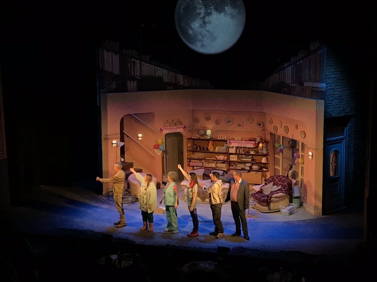 DrTraceyLeghorn's tweet photo. Great northern humour and heart portrayed by a #boss cast to heartwarming effect! #YellowBreckRoad @RoyalCourtLiv @GemmaBrodrick #PaulDuckworth #LynnFrancis @EithneBrowne #JakeAbraham #JamieGreer https://t.co/vam9k5Vryb