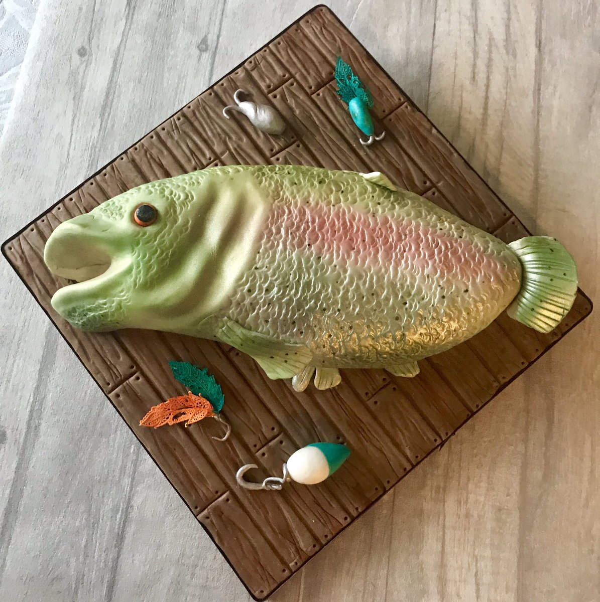 marybethxx6's tweet image. Rainbow trout cake for my lovely son in laws birthday tomorrow #troutpout #nochips #cakedecorating #CakeDesigner ...shhhhhh he hasn’t seen it yet 🤫🤐😂😂😂