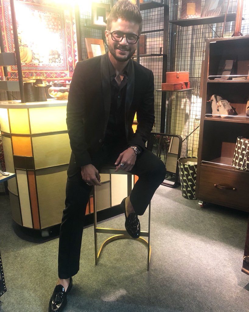 filmfare's tweet photo. .@themustafaB looks sharp as he turns up for #Dcode2019. #DecodingLuxury #DecodingArt https://t.co/0KKTMOlCsm