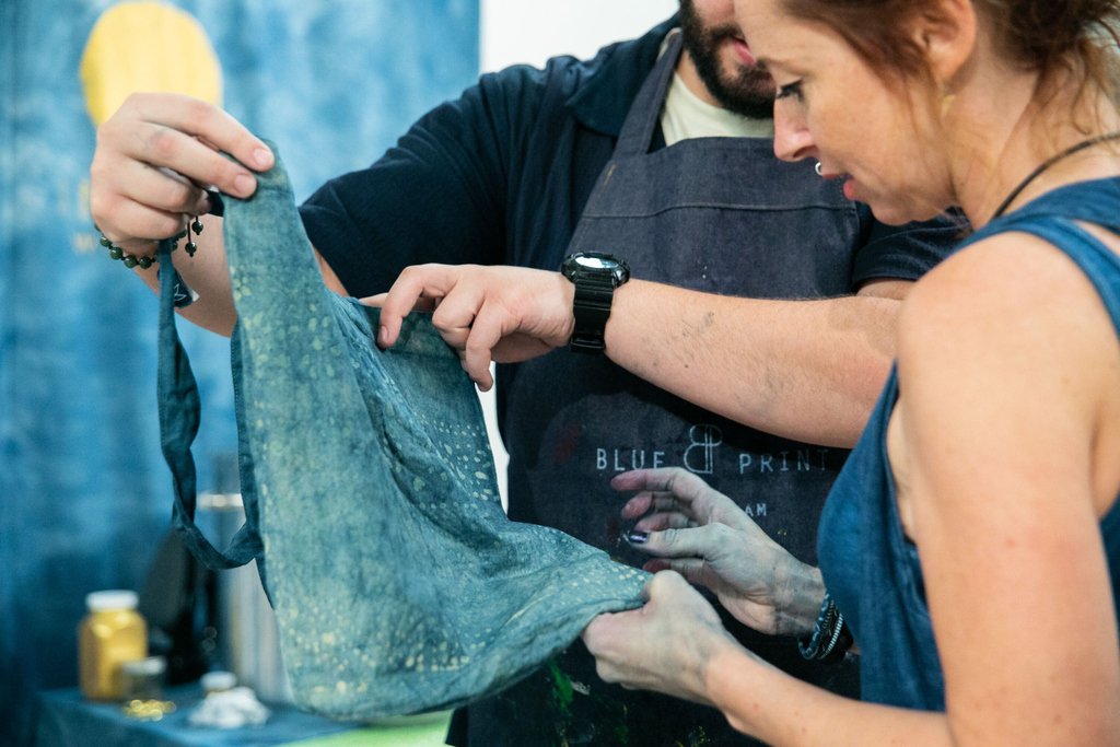 Gettin' your hands blue at Denim Days 💙 Go to denim-days.com to purchase your tickets now! ⠀⁣
⠀⁣
#laundrydays #sundayactivities #denimdaysfestival #bluenews #amsterdamdenimdays #newyorkdenimdays #nashvilledenimdays