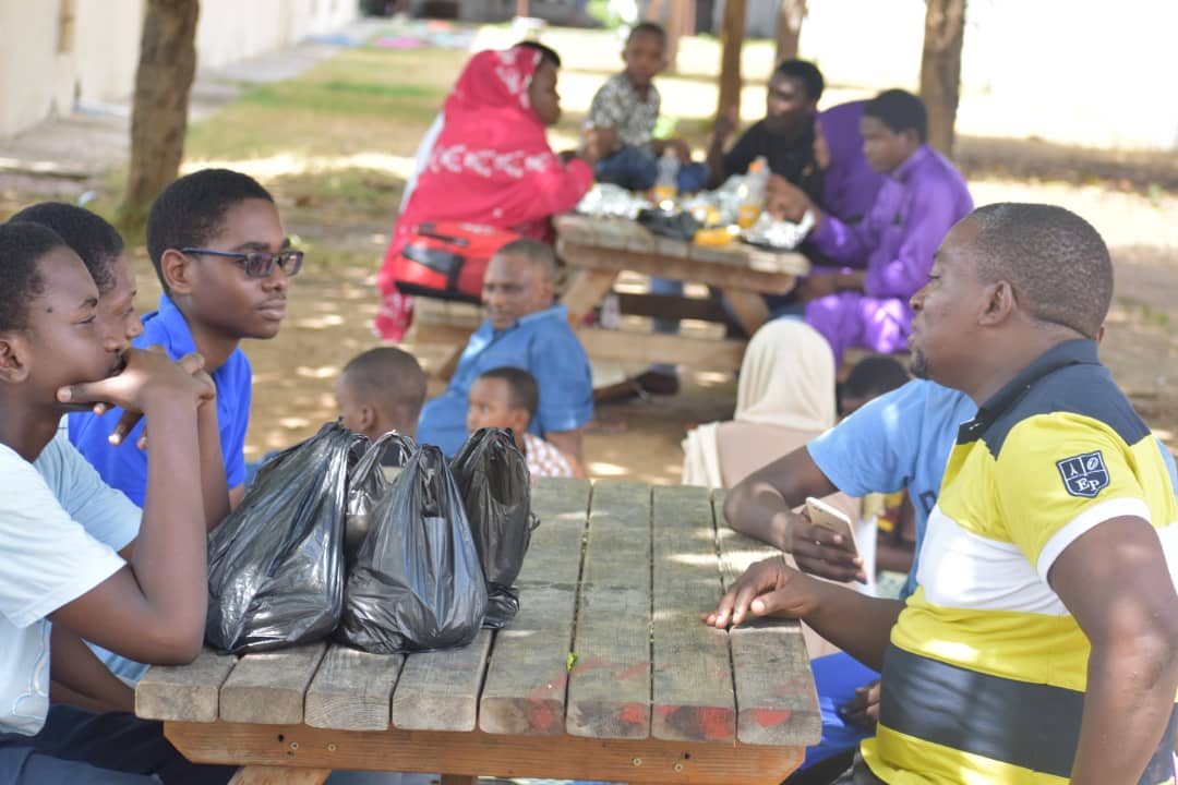shamsiyeboys's tweet photo. "The strong collaboration of parents with school authorities can lead to increase improvement in both physical,moral and academical perfomance of the school"
#Parentsvisiting
#shamsiyeschools.
#accesstosuccess https://t.co/W58avcr7L4
