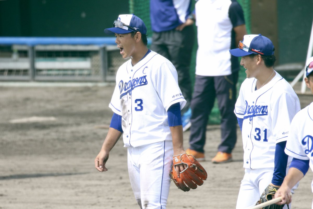 kuma9ppp's tweet photo. シートノックの最後、
すごく声を出して仲間を鼓舞してた
(ほぼわけわからない野次だったのは内緒)
#高橋周平 #drapic3 #dragons https://t.co/NQAklcHXsT