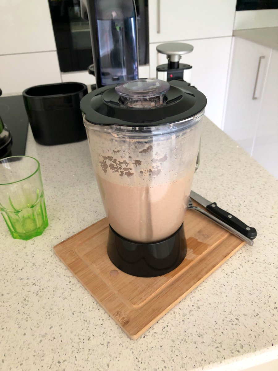 frgsn99's tweet photo. @duncastley @GazAstley @ChrisWhitaker_ @DLA_23 #playerrecovery chocolate milkshake #mangerrecovery beer #Robbed #cuprun #Darwenrangers beat 3-2 π€― superhero needed #sundyDinner https://t.co/8zisYXHOAe