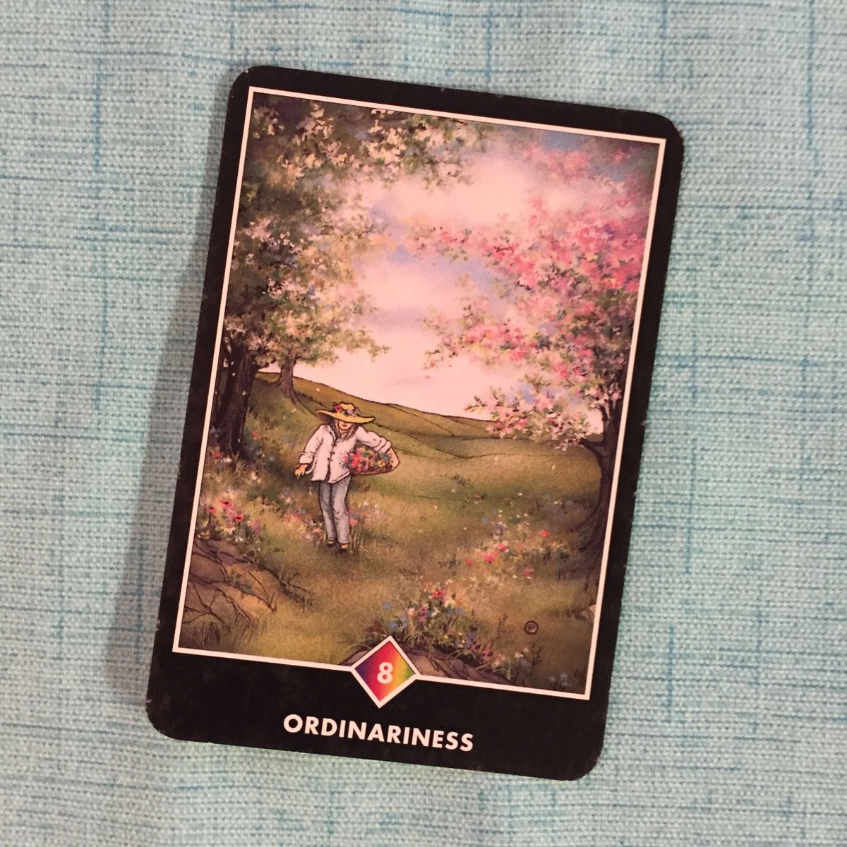 madhavighare's tweet image. [3 Mar] 8 of Rainbows #Ordinariness from The Osho Zen Tarot #8OfRainbows #8OfPentacles #OshoZenTarot 
If you look around you, even the most #ordinary of days can become #beautiful and #joyful. Or you can turn a lovely day into the most ordinary one. #Perspective matters.