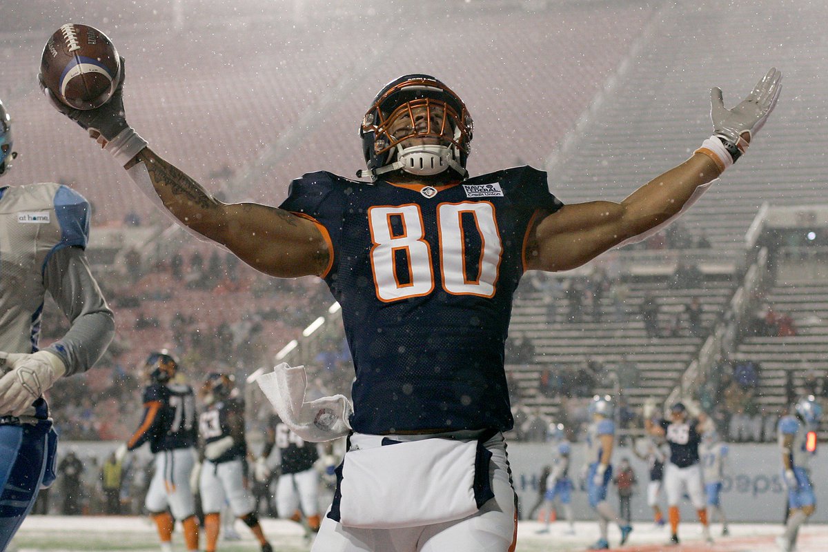 aafAPOLLOS's tweet photo. Sunday morning got us thinking🌞🏹>👑❄️
🏹#TakeAim | #ORLvsSL https://t.co/rK1pfb6jZb