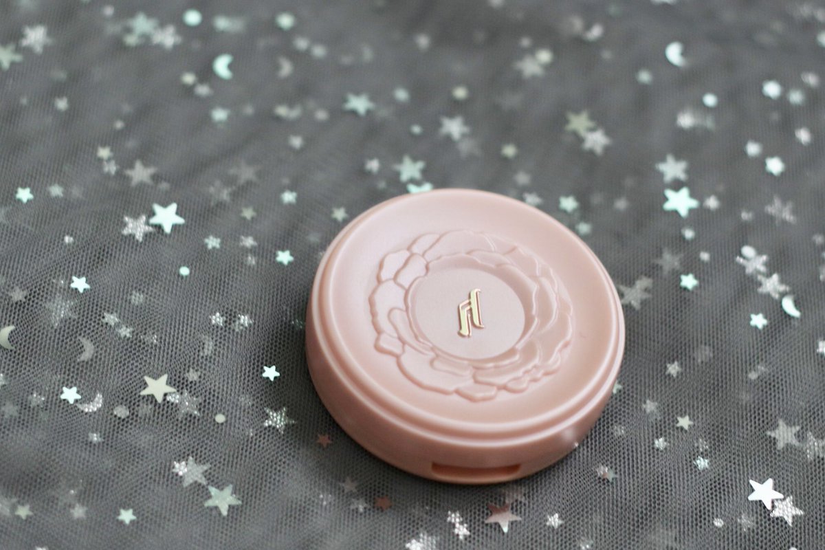 GlamDe's tweet photo. 🌟 Srichand Enchanted DUO Charm Compact Powder 
🌸แป้งทูเวย์ผสมรองพื้นเนื้อเนียนละเอียด ปกปิดแบบเอาอยู่แต่ไม่หนักหน้า 
🌸คุมมัน อยากปกปิดแน่น ๆ ให้ใช้พัฟชุปน้ำ
🌸เก๋เดอแกลมใช้เบอร์ SC30 สวยสมเป็นแป้งเจ้าหญิง #gaedeglam #เก๋เดอแกลม #รีวิวเครื่องสำอางค์ #srichand #40เพิ่งคิดรีวิว https://t.co/VNpmfuonLb