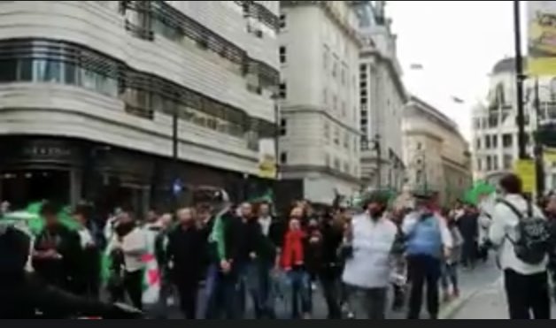samirasawlani's tweet image. Algerians in London protesting against President Abdelaziz Bouteflika’s plans to run for a 5th term.
Thousands have taken to the streets in Algeria calling for an end to his Presidency.
Mr Bouteflika has till midnight today to file election papers (apologies for blurry images)