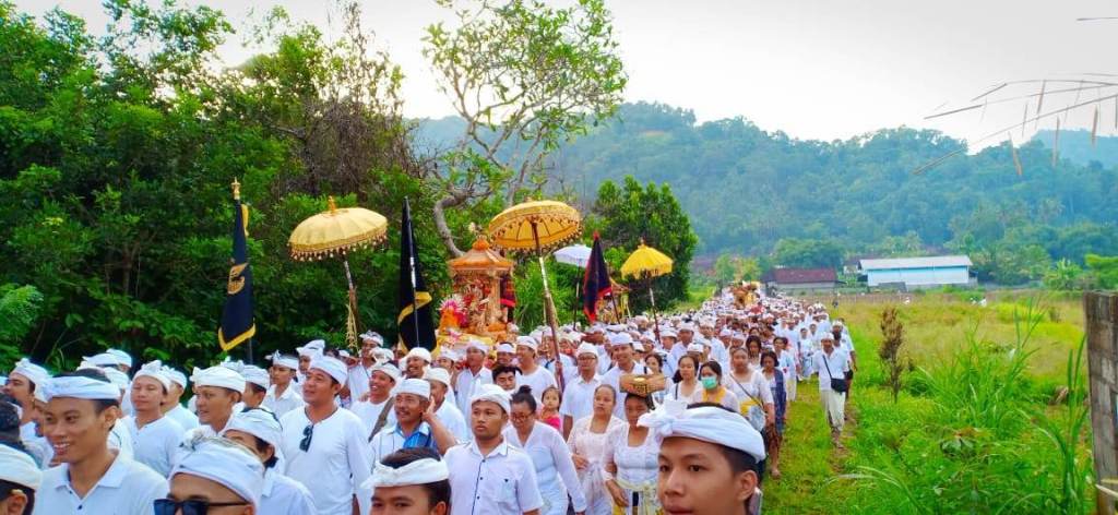 Cérémonie à Bali : Panca Wali Krama balisolo.com/2019/03/03/cer…